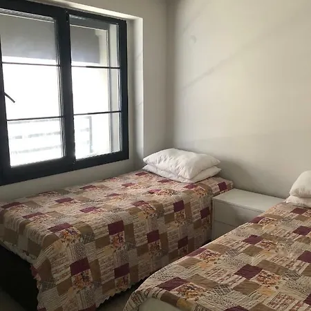 Moonhill Homes 아파트